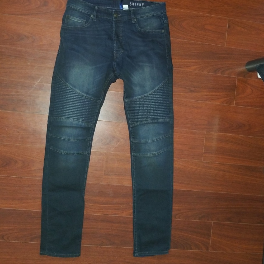 Divided Skinny Jeans